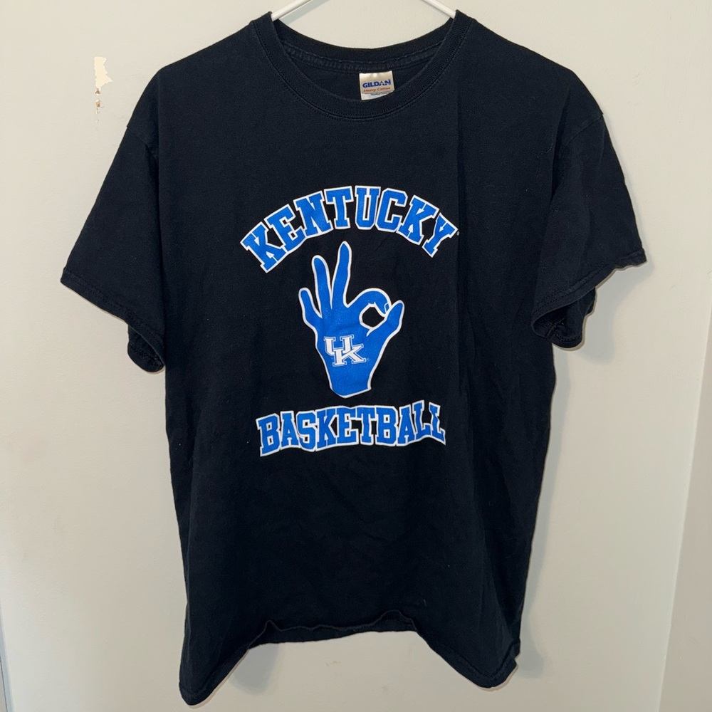 Women’s Kentucky Basketball Graphic Tee!